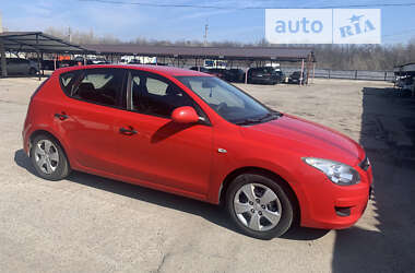 Хэтчбек Hyundai i30 2008 в Каменском