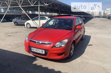 Хэтчбек Hyundai i30 2008 в Каменском