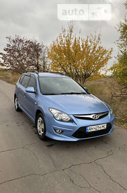 Универсал Hyundai i30 2012 в Покровске