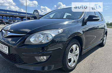Хэтчбек Hyundai i30 2011 в 