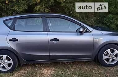 Хэтчбек Hyundai i30 2010 в 