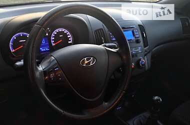 Хэтчбек Hyundai i30 2010 в 