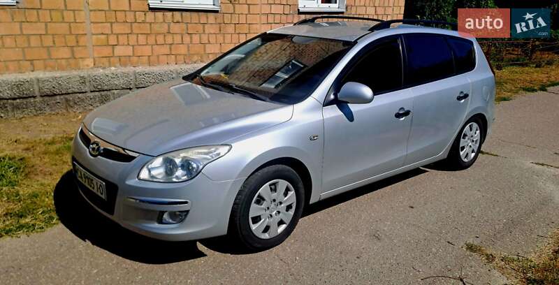 Универсал Hyundai i30 2009 в Мироновке