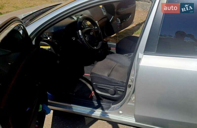 Универсал Hyundai i30 2009 в Мироновке