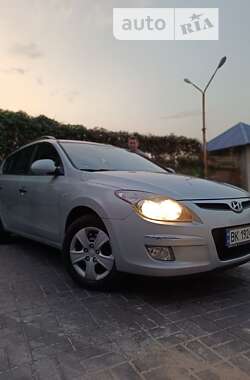 Универсал Hyundai i30 2009 в Каменском