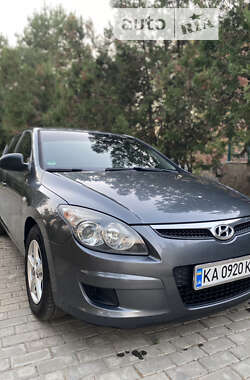 Хэтчбек Hyundai i30 2009 в Дергачах