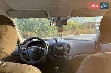 Хэтчбек Hyundai i30 2009 в 