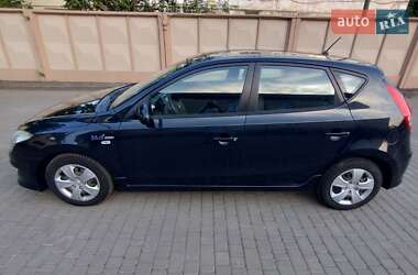 Хэтчбек Hyundai i30 2010 в 