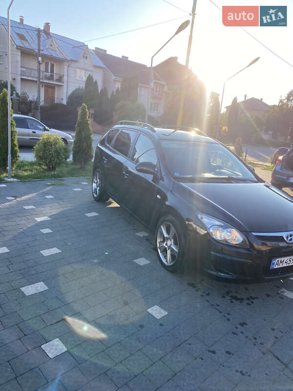 Универсал Hyundai i30 2010 в Ужгороде