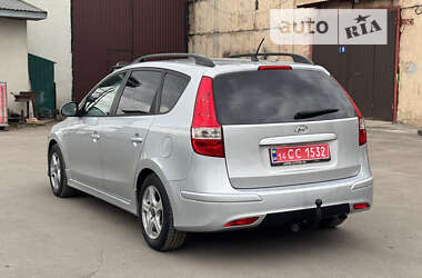 Универсал Hyundai i30 2010 в Калуше