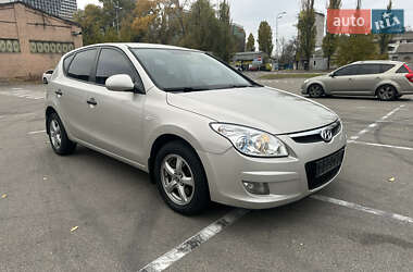 Хэтчбек Hyundai i30 2008 в Киеве