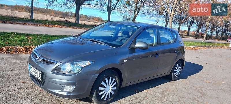 Хэтчбек Hyundai i30 2009 в Владимире