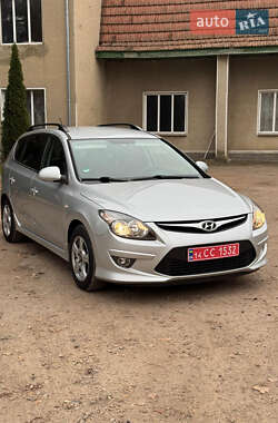 Универсал Hyundai i30 2010 в Калуше