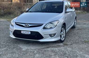 Хэтчбек Hyundai i30 2012 в Хороле