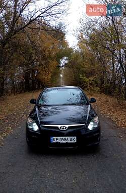 Хэтчбек Hyundai i30 2009 в Елизаветовке