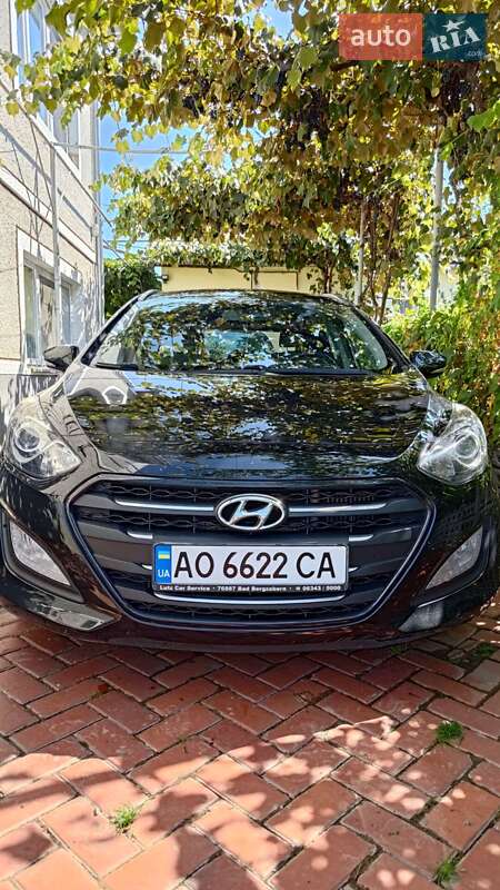 Универсал Hyundai i30 2015 в Ужгороде