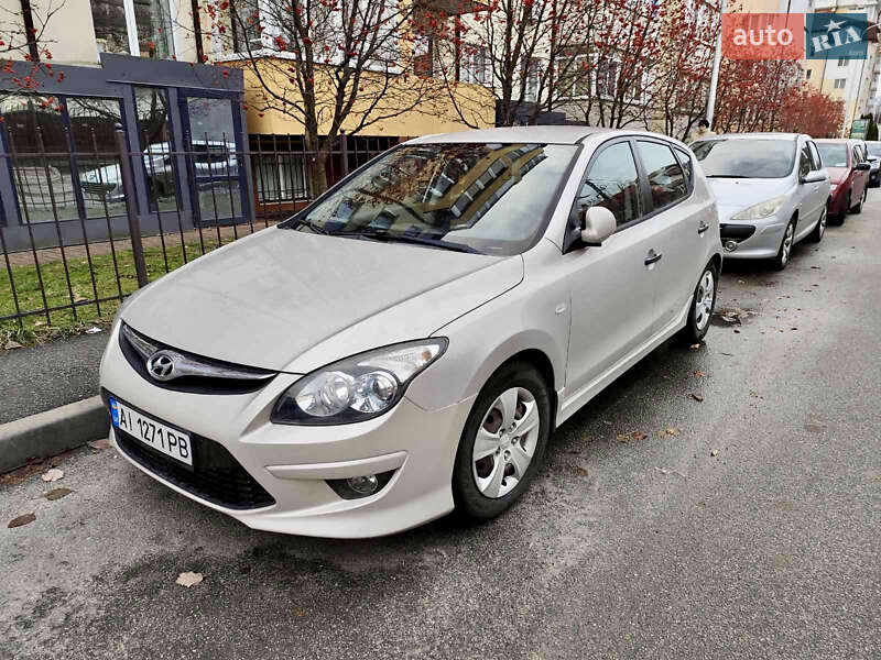 Хэтчбек Hyundai i30 2011 в Киеве