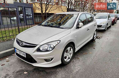 Хэтчбек Hyundai i30 2011 в Киеве