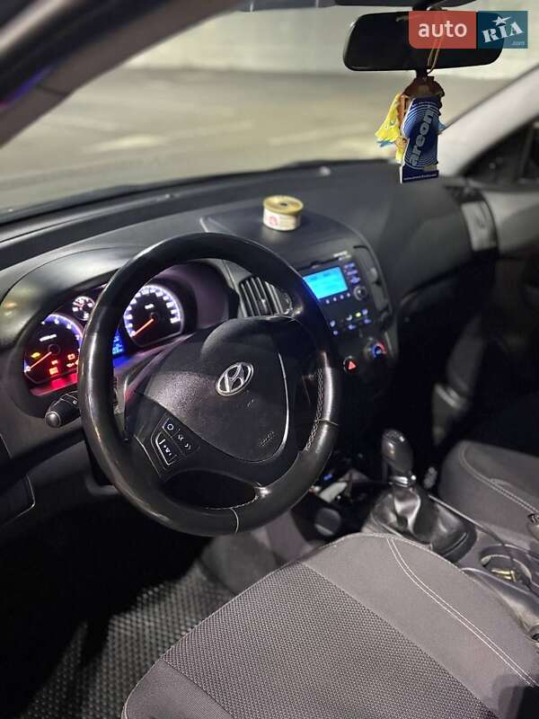 Хэтчбек Hyundai i30 2010 в Белогородке