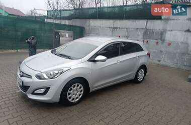 Универсал Hyundai i30 2013 в Обухове