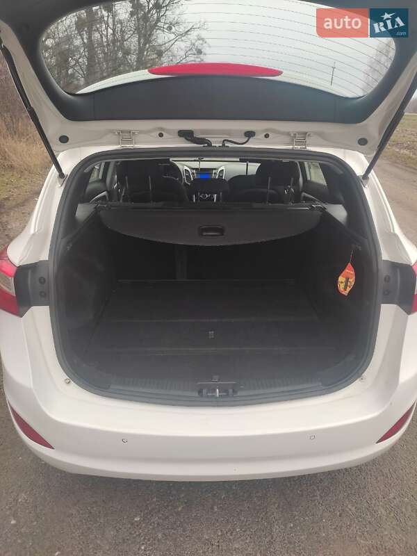 Универсал Hyundai i30 2013 в Змиеве фото 16 Универсал Hyundai i30 2013 в Змиеве