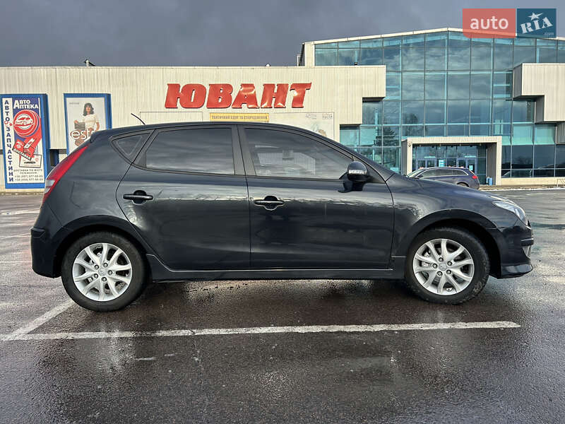 Хетчбек Hyundai i30 2011 в Ковелі