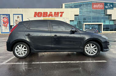 Хэтчбек Hyundai i30 2011 в 