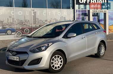 Універсал Hyundai i30 2014 в Дніпрі