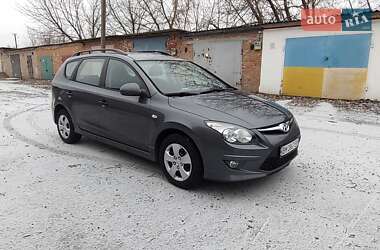 Універсал Hyundai i30 2010 в Конотопі