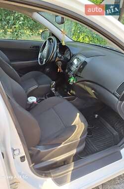 Хэтчбек Hyundai i30 2010 в 