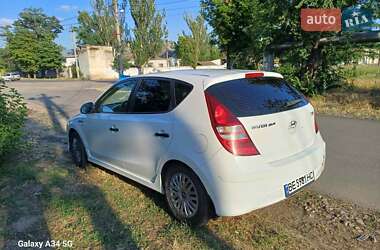 Хэтчбек Hyundai i30 2010 в 