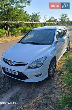 Хэтчбек Hyundai i30 2010 в 