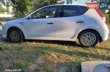 Хэтчбек Hyundai i30 2010 в 