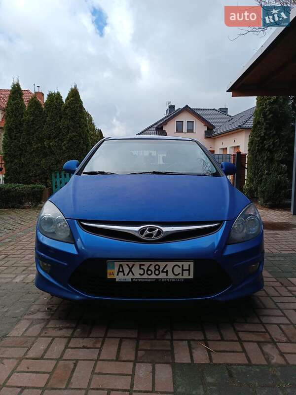Хэтчбек Hyundai i30 2010 в 