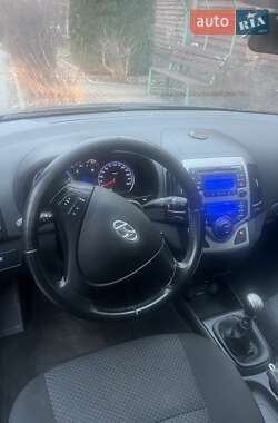 Хетчбек Hyundai i30 2009 в 