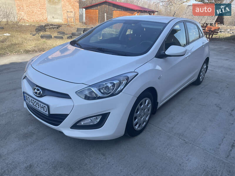 Хэтчбек Hyundai i30 2013 в 