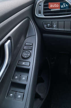 Хетчбек Hyundai i30 2019 в 