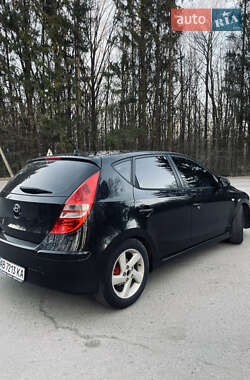Хэтчбек Hyundai i30 2010 в 