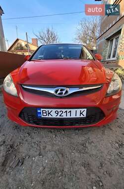 Хэтчбек Hyundai i30 2010 в Дубно