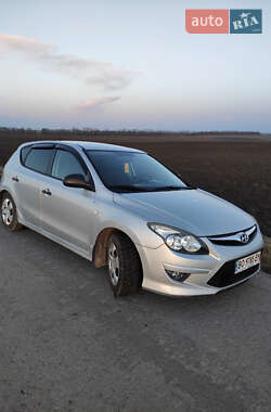 Хэтчбек Hyundai i30 2011 в 