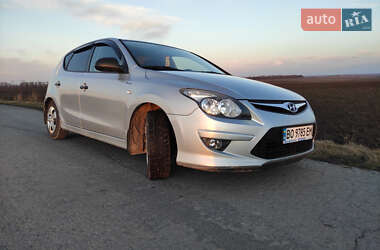 Хэтчбек Hyundai i30 2011 в 