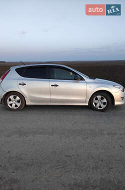 Хэтчбек Hyundai i30 2011 в 