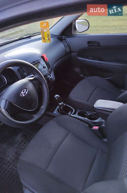 Хэтчбек Hyundai i30 2011 в 
