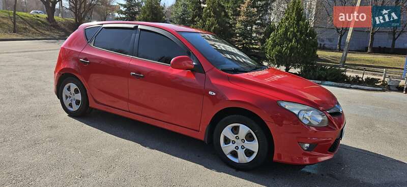 Хэтчбек Hyundai i30 2010 в Харькове