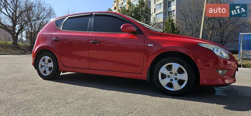 Хэтчбек Hyundai i30 2010 в Харькове