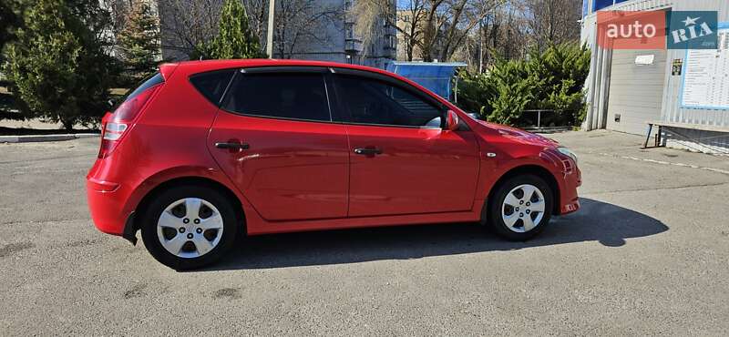 Хэтчбек Hyundai i30 2010 в Харькове
