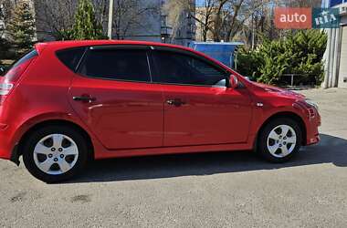 Хэтчбек Hyundai i30 2010 в 