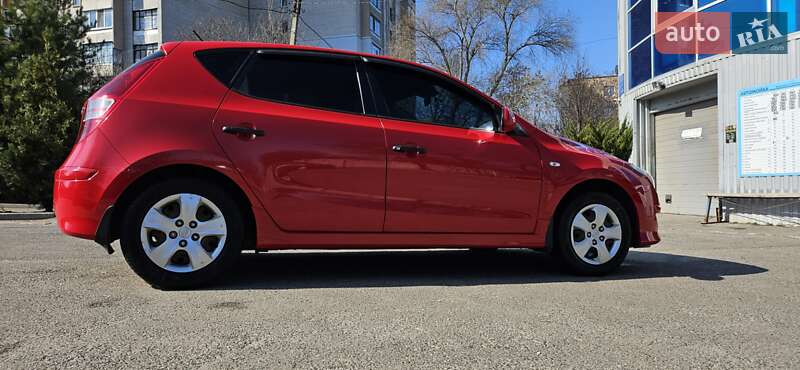 Хэтчбек Hyundai i30 2010 в Харькове