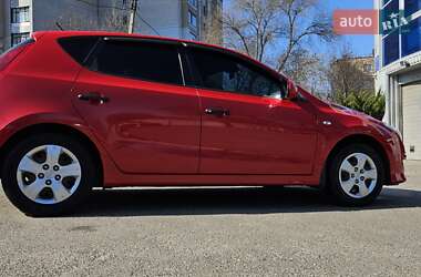 Хэтчбек Hyundai i30 2010 в 