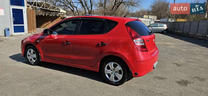 Хэтчбек Hyundai i30 2010 в Харькове